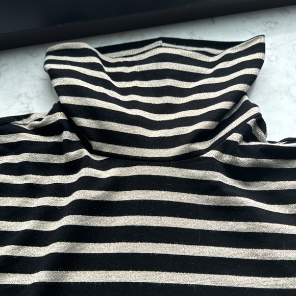 Cupcakes & Cashmere turtleneck - Picture 4 of 9